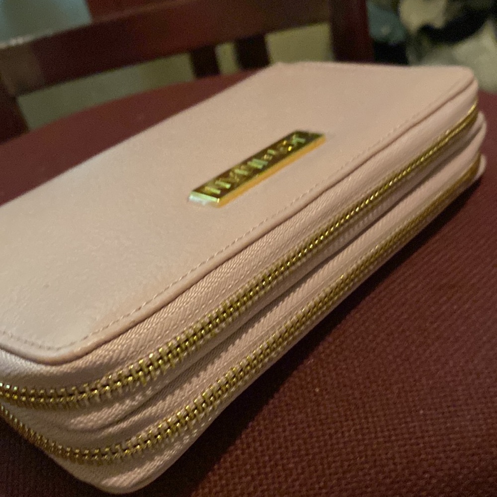 NWOT Joy & Iman wallet. Soft blush color.matches the purse posted.leather